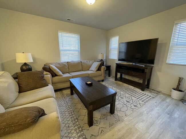 Photo - 201 Socket St