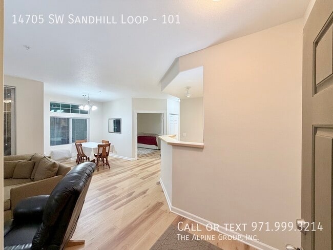 Building Photo - 14705 SW Sandhill Loop Unit 101