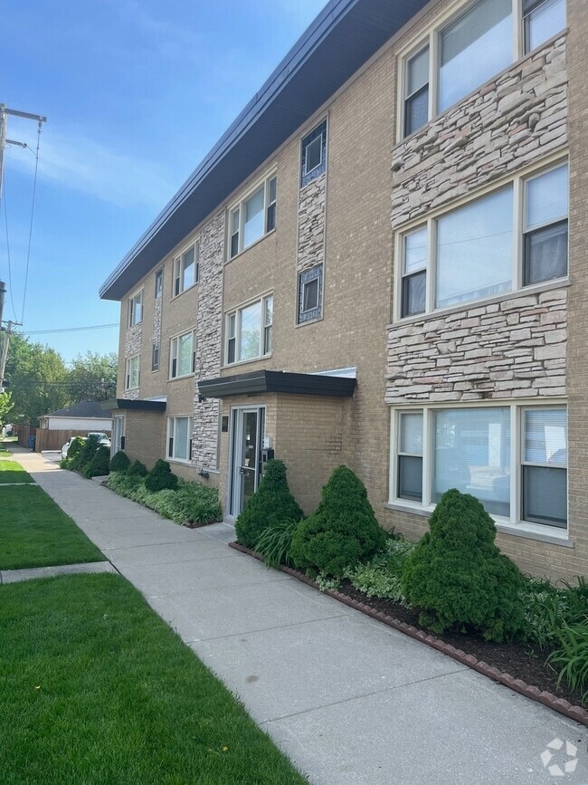 Building Photo - 6047 N Northwest Hwy Rental