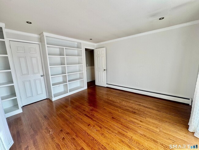 Photo - 1867 Broadbridge Ave