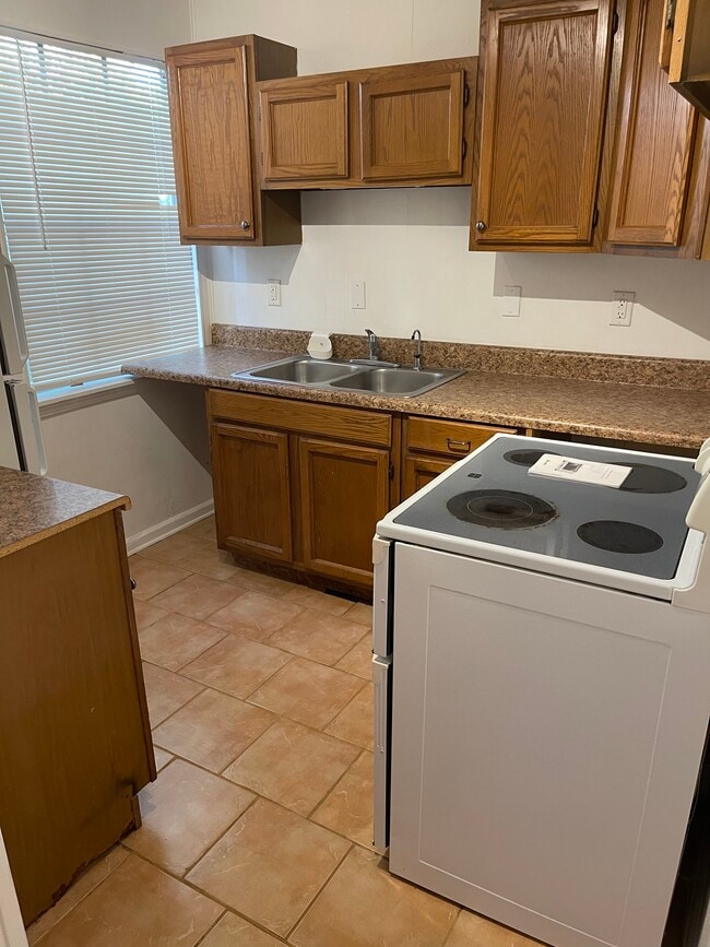 Kitchen - 3600 Hedrick St Unit 1