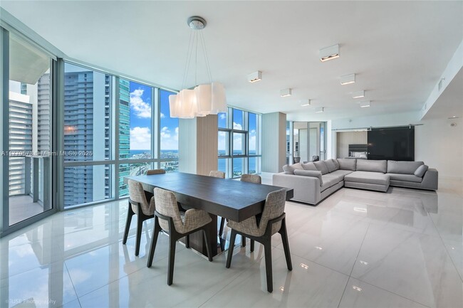 Building Photo - 851 NE 1st Ave Unit 3805 Rental