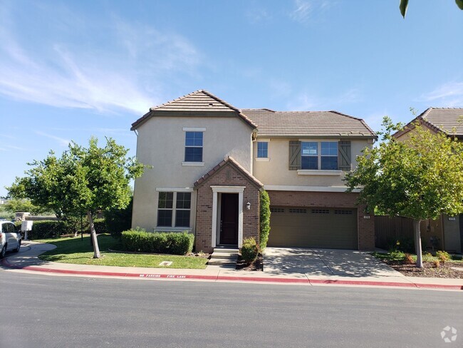 Building Photo - Large Executive 3 Bed, 2.5 Bath, 1963 sqft... Rental