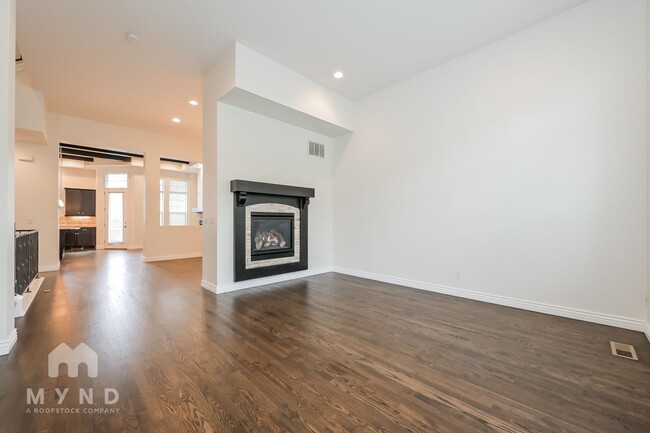 10116 Inverness Main St