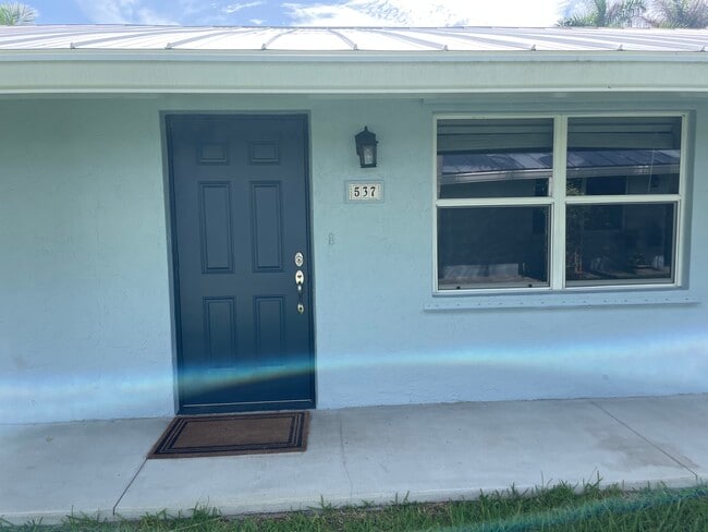 Photo - 537 SW 34th Ter