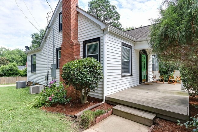 Photo - Adorable Inside the Beltline bungalow with lots of charm!