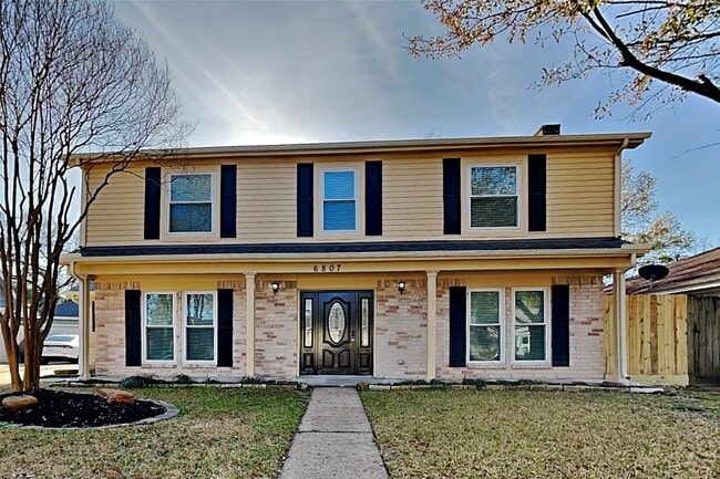 Building Photo - 6807 River Ml Dr