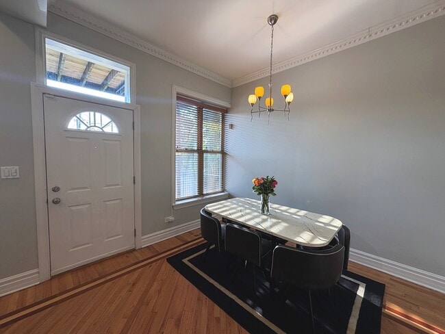 Photo - 4852 S Prairie Ave Unidad 1B