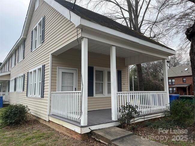Building Photo - 136 East St Rental