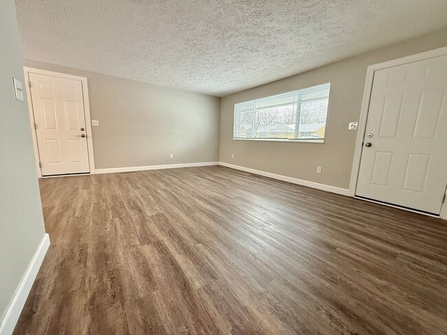 Photo - 309 Lesher Dr