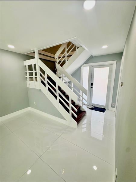 Photo - 320 Sunshine Dr