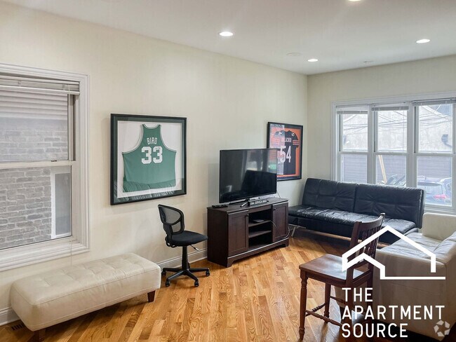 Building Photo - 2334 N Greenview Ave Unit 1 Rental
