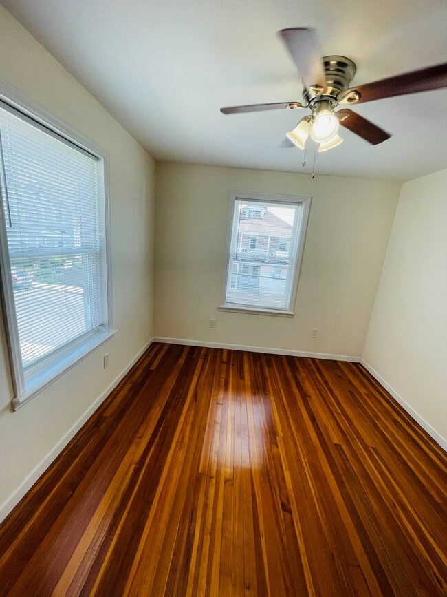 Building Photo - 27 1st St Unit 1