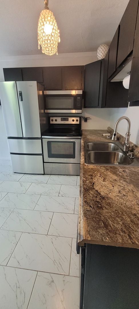 Building Photo - 111 W. Franklin-FOURPOINT Unit Apt 03
