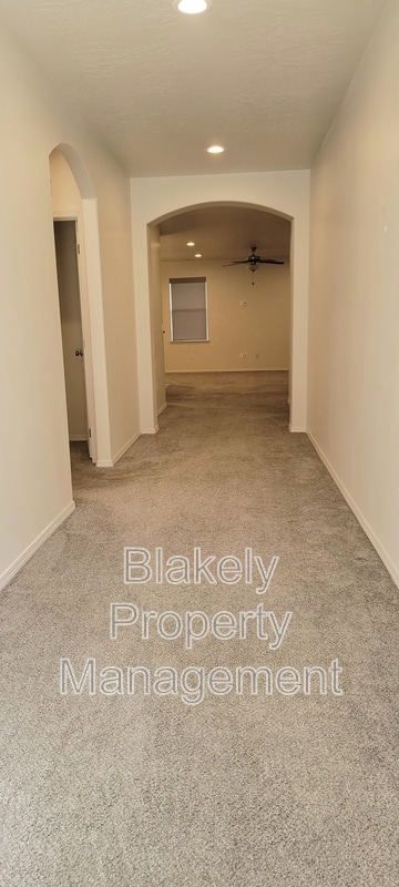 Photo - 682 Diamond Lake St