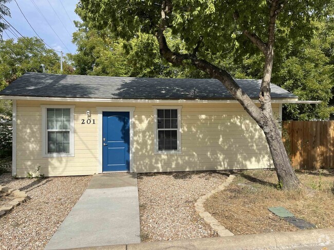 Building Photo - 201 S Rhomberg St Rental