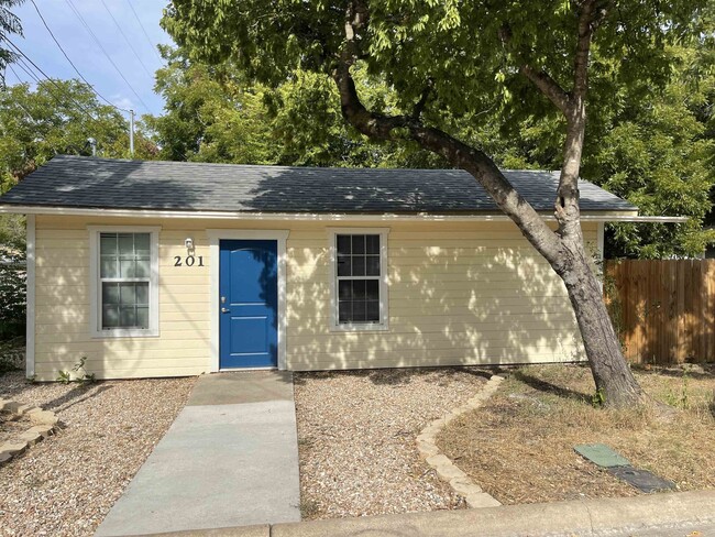 Building Photo - 201 S Rhomberg St Rental