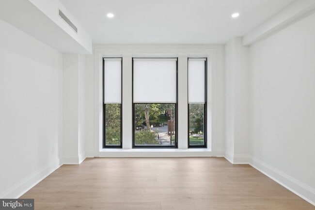 Building Photo - 135 S 19th St Unit 301
