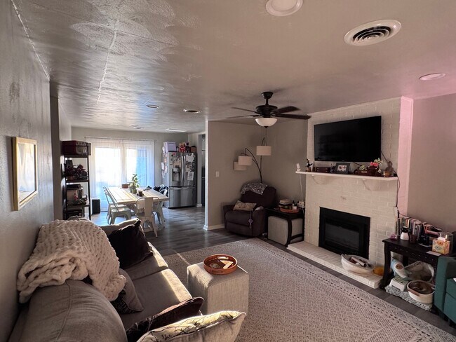 Photo - 9501 Beaumont St