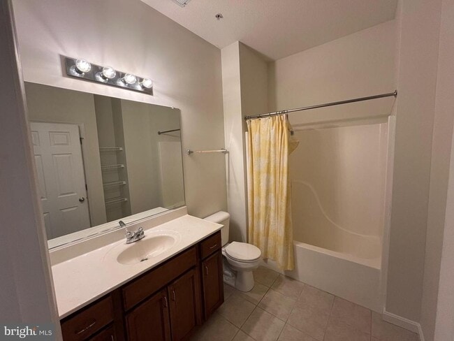 Building Photo - 17400 N Village Main Blvd Unit 14 Rental