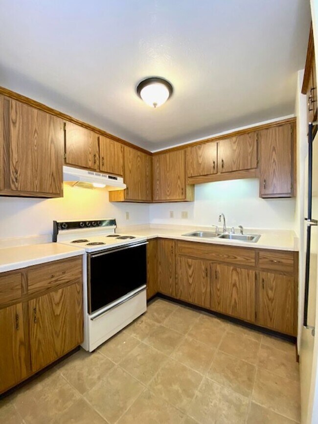 Photo - Cozy 1 Bedroom 1 Bath Lower Apartment W/Garage & Coin-Op Laundry!