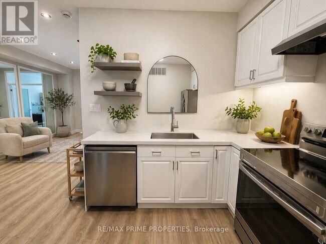 Photo - 2929 Bur Oak Ave