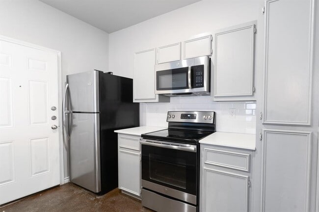 Photo - 208 Lowes Blvd