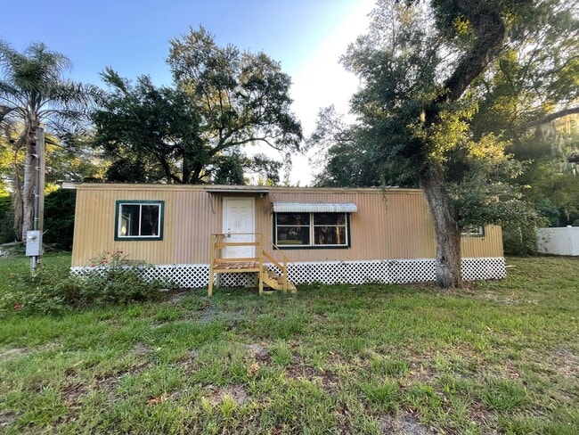 Building Photo - 3/2 in Zephyrhills
