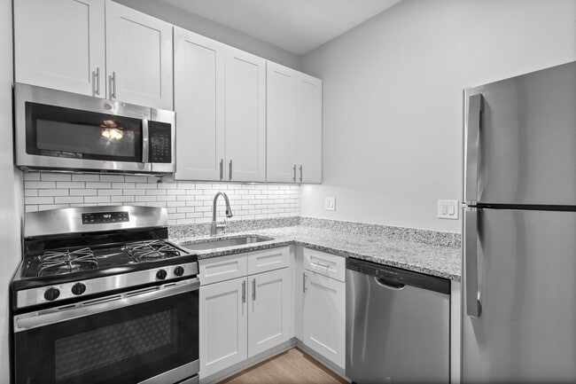 7608 N Sheridan Rd Unit 306