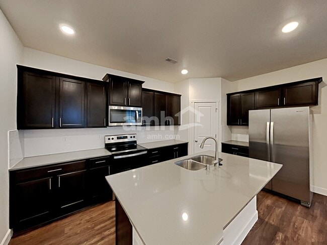 Photo - 1778 Watson St N