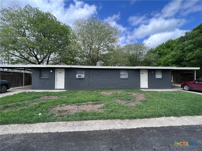 Building Photo - 1013 Hackberry St
