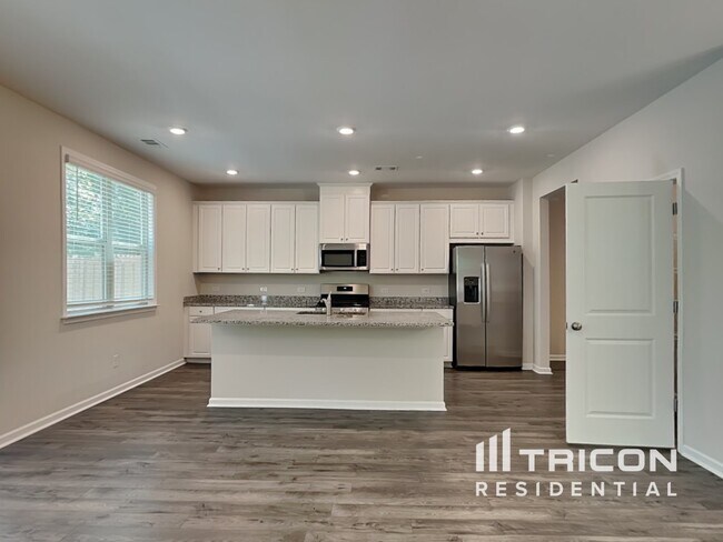 Photo - 301 Knowles Pl