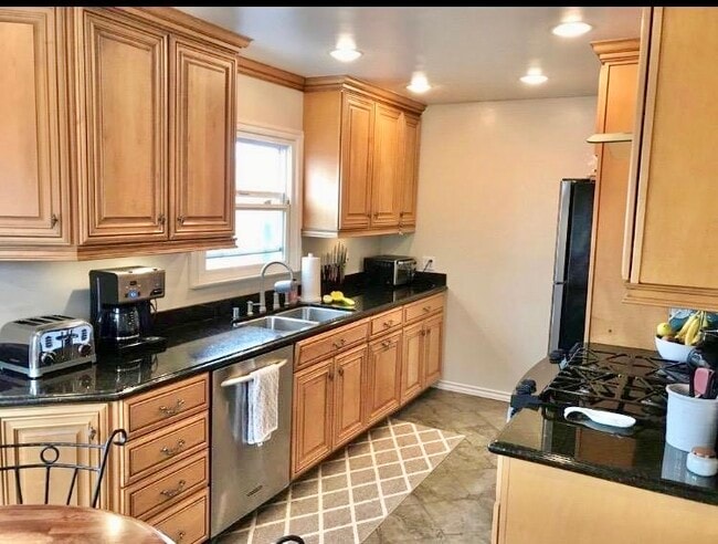 Building Photo - 308 Encino Ln Unit A