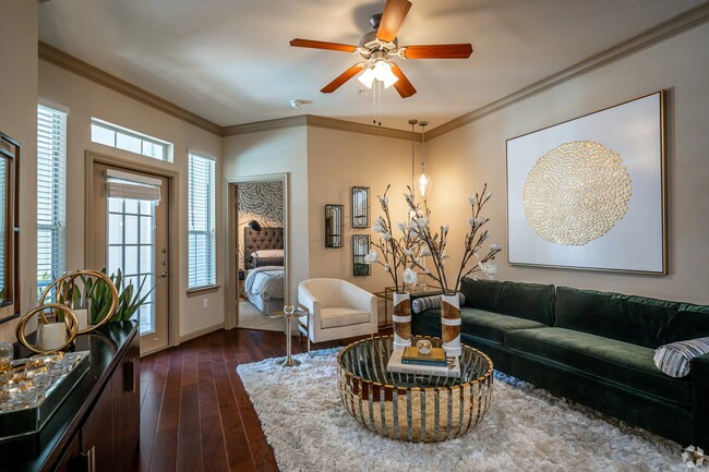 Photo - Spacious Living + Special Offers Available! Unidad FMD
