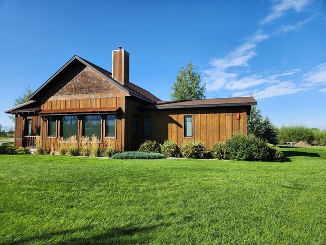 Building Photo - Stunner on Springhill