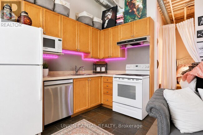 Photo - 71 McCaul St Unit 143