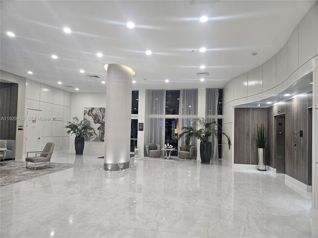 Photo - 18800 NE 29th Ave Unit 827