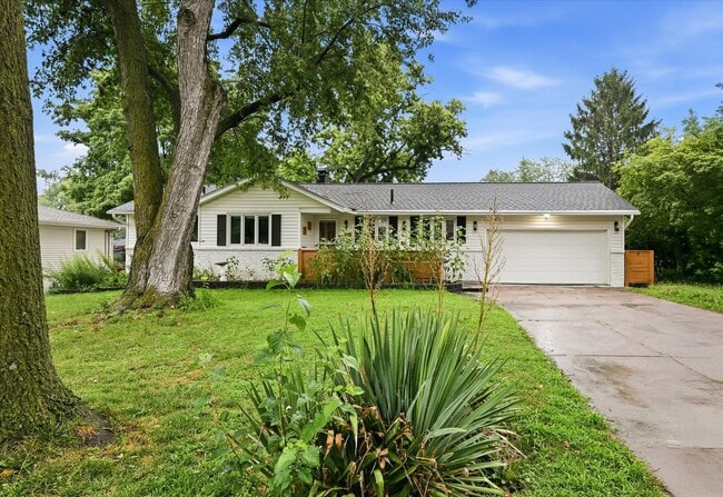 Photo - 3315 S 104th Ave