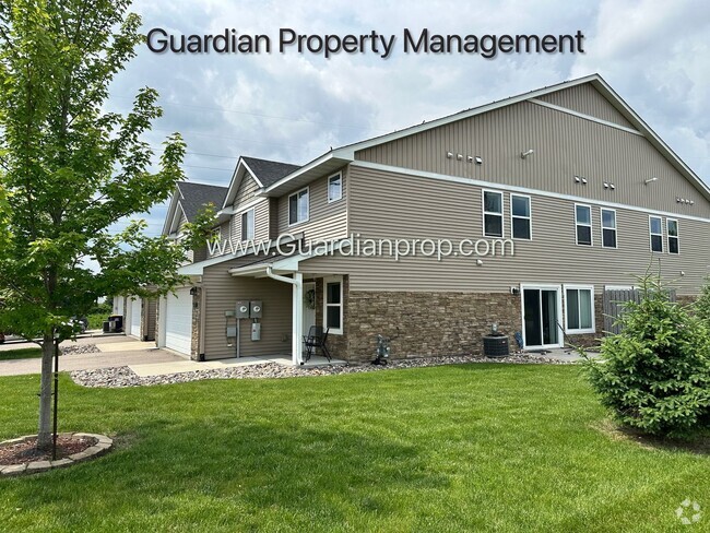 Building Photo - End Unit Town Home, Walk Out Patio, 2 Car ...