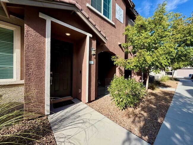 GATED 3 BED 2.5 BATH TOWNHOME WITH 2-CAR GARAGE, COVERED PATIO & COMMUNITY POOL