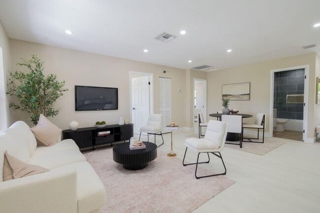 Photo - 5409 NE 4th Ave