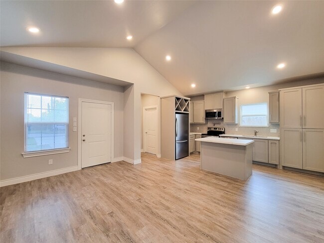 Photo - 216 W Live Oak St