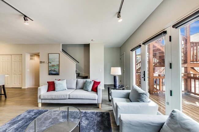 Photo - 2233 W Medill Ave