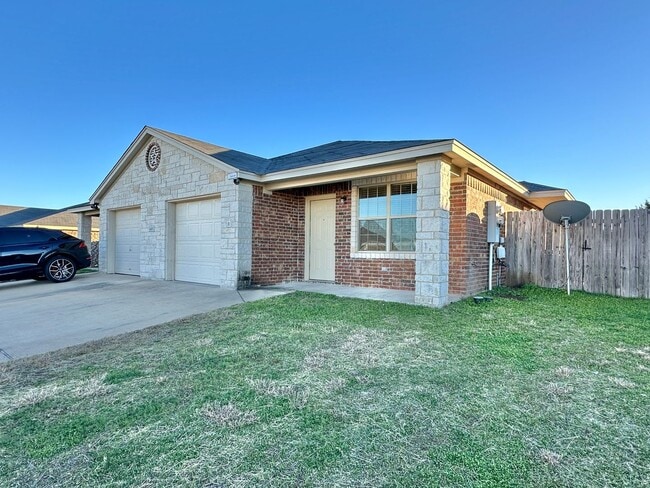 Building Photo - 4600 Cambridge Dr