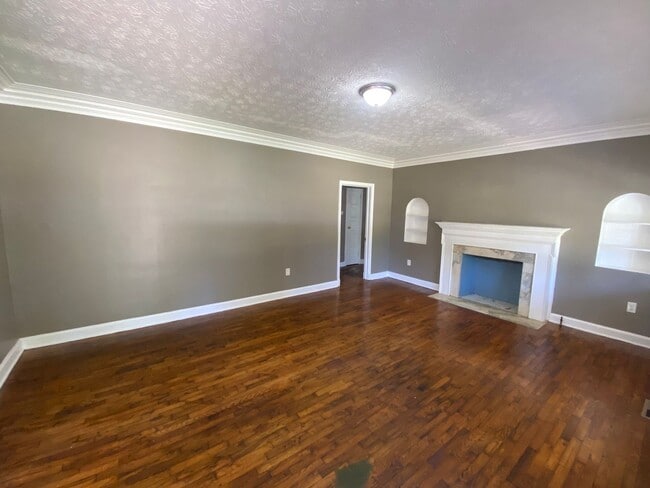 Photo - **AVAILABLE NOW**3 Bedroom / 2 Bathroom Ho...