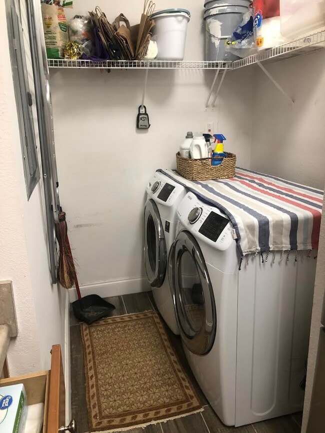 Laundry room - 271 Alexandra Dr Unit 8