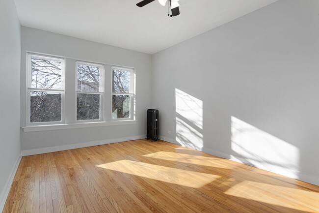 Photo - 1724 W Juneway Ter Unidad 3b