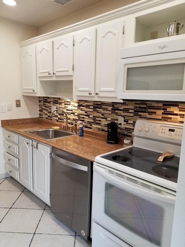 Building Photo - 1 Abbey Ln Unit 205 Rental