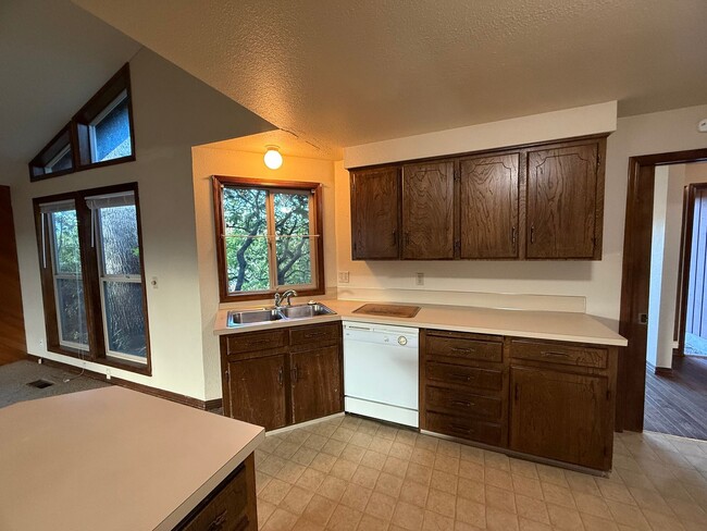 Photo - 1150 NW Sunnywood Ct