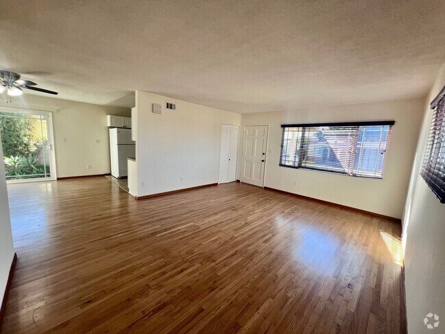 Building Photo - 4BR House in Prime Clairemont Location wit...